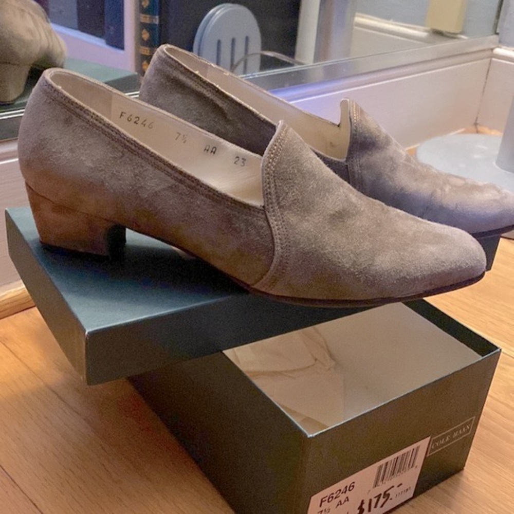 VINTAGE COLE HAAN SUEDE HEELS